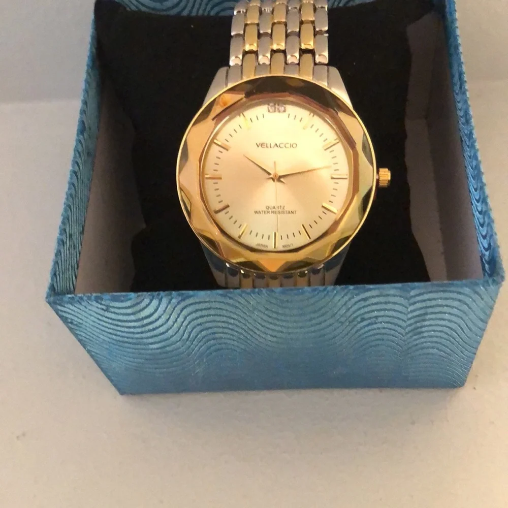 - Men’s Gold Watch - Picture 4 of 7